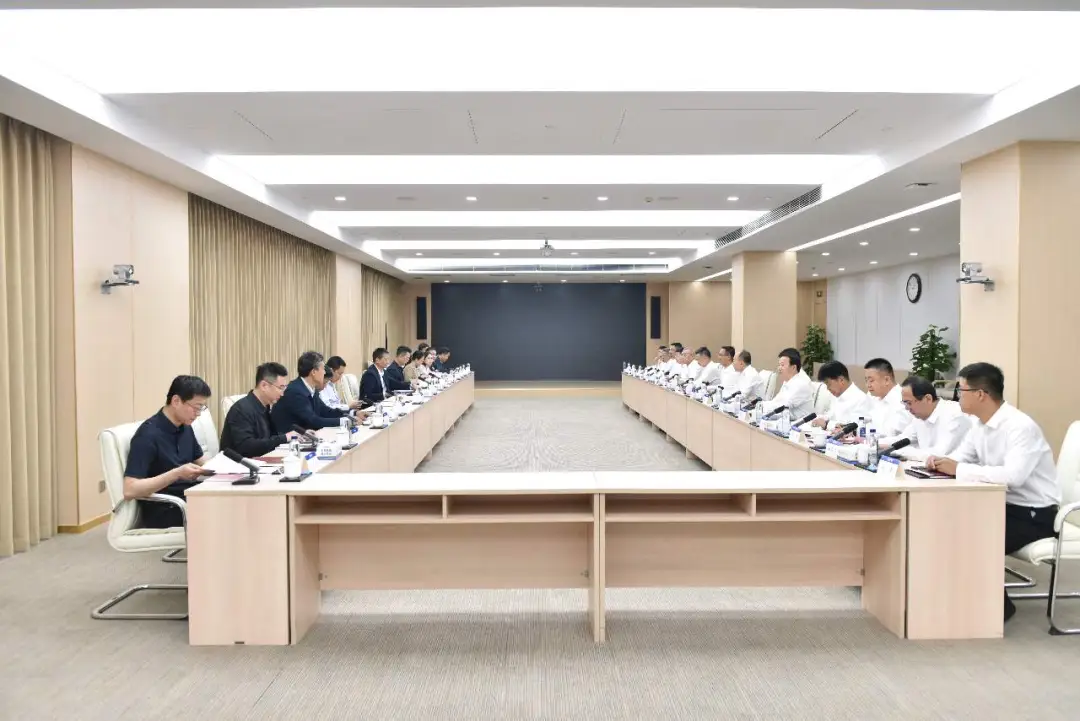 公司主要領(lǐng)導(dǎo)會(huì)見(jiàn)北京市朝陽(yáng)區(qū)委副書(shū)記、區(qū)長(zhǎng)吳小杰