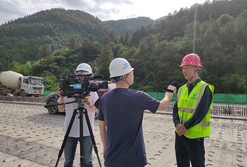 重慶市電視臺到五公司重慶城開C1標(biāo)項目采訪